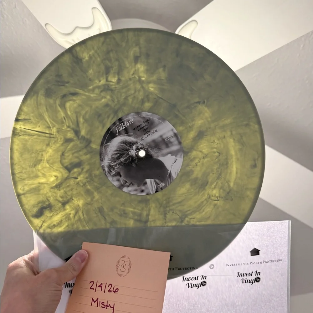 Taylor Swift Folklore Vinyl - Picture 6 of 9